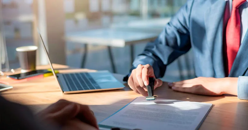 Permesso di costruire, attestazione sul decorso dei termini a firma del professionista